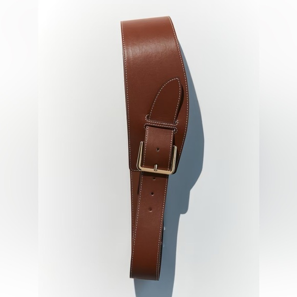 Tan Belt with Gold Buckle - Picture 2 of 6